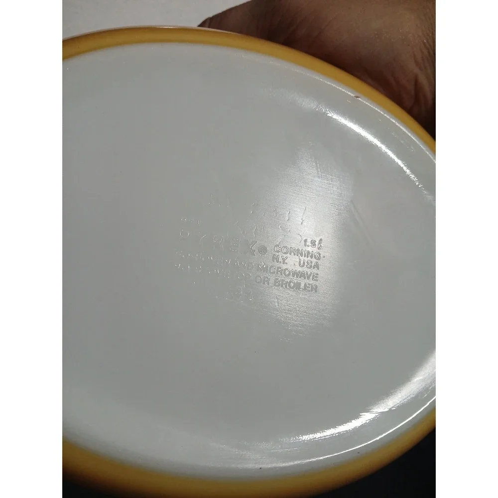 Vintage Pyrex 043 Butterfly Gold 1.5 Qt Oval Casserole Dish w Lid